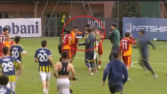 Fenerbahçe - Galatasaray U19 maçında yumruklu kavga!