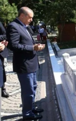 Cumhurbaşkanı Erdoğan'dan kabir ziyareti