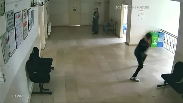 istanbulda-aile-sagligi-merkezine-satirli-saldiri-doktorlar-ve-calisanlar-odaya-kacti-1637834862187.jpg İstanbul’da aile sağlığı merkezine satırlı saldırı! Doktorlar ve çalışanlar odaya kaçtı-2