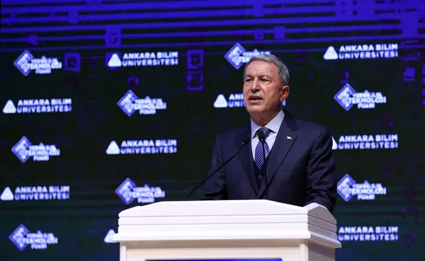milli-savunma-bakani-hulusi-akar-turkiye-terorle-mucadelede-yalniz-birakildi-1623396248910.jpg