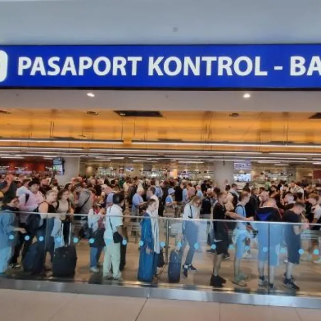 İngiliz ve İtalyan taraftarlar dev final için hem Manchester hem de Milanodan İstanbula geliyor!