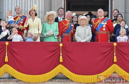 Kraliçe Elizabeth’e peş peşe corona virüs şoku! Önce oğlu Prens Charles karantinadan çıktı ama...