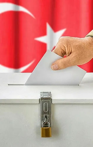 Rusya-Ukrayna savaşı iç siyasete nasıl yansıdı? Kamuoyu anketlerinde durum ne? İhsan Aktaş A Haber'de anlattı