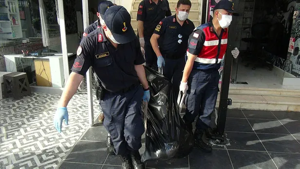yabanci-uyruklu-iki-sevgili-evlerinde-olu-bulundu-birlikte-gomulmek-istemisler-1590072855100.jpg Yabancı uyruklu iki sevgili evlerinde ölü bulundu! Birlikte gömülmek istemişler...-2