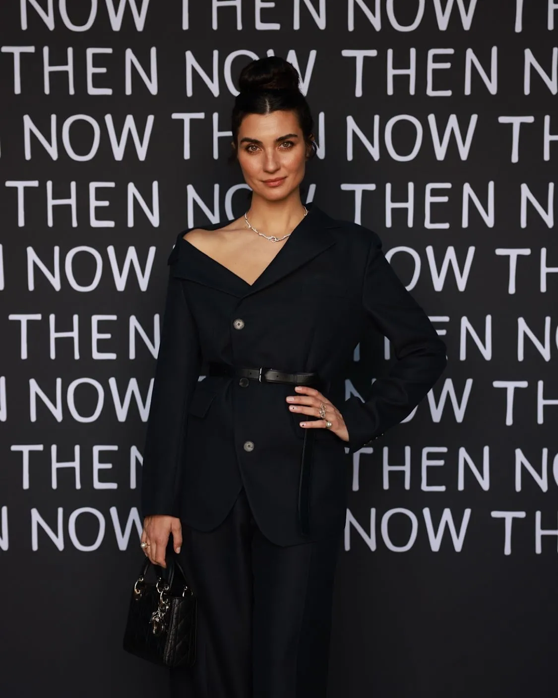 Paris Moda Haftası’nda Tuba Büyüküstün rüzgarı! Güzelliğiyle büyüledi: Bir rüyanın içindeymişim gibi hissettim! - 7