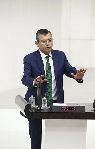 Bu haber "Terörist cenazesine katıldıysak Allah belamızı versin" diyen Özgür Özel'e