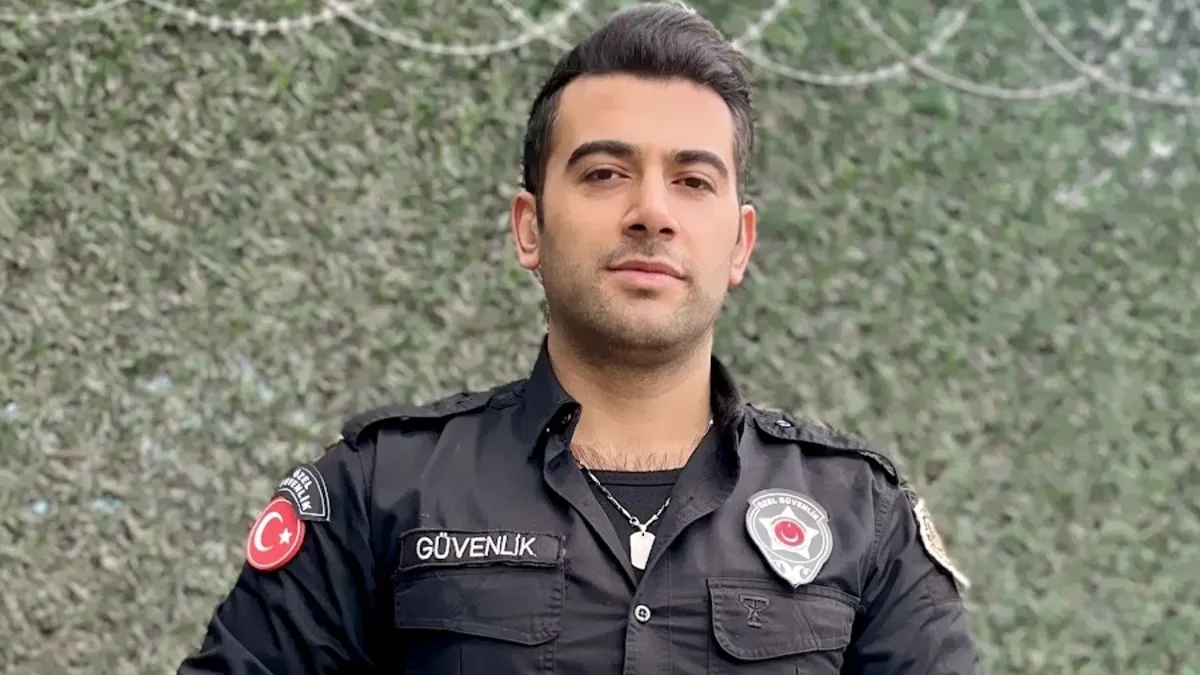 "Yakışıklı güvenlik" lakabıyla sosyal medya fenomeni olan Muhammed Sürmeli'ye çakar cezası