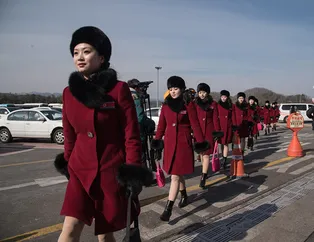 Kim'in 'Güzeller ordusu' sınırı geçti