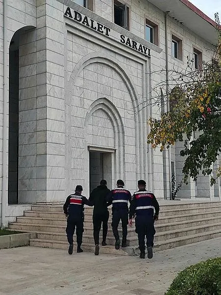 ucuz-sterlin-satin-almak-isterken-sok-yasadi-700-bin-liralik-dolandiricilik-1637251031251.jpeg Ucuz sterlin satın almak isterken şok yaşadı! 700 bin liralık dolandırıcılık...-2