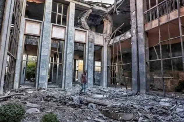 Meclis'i bombalayan FETÖ'cü pilot cezaevinde de rahat durmadı