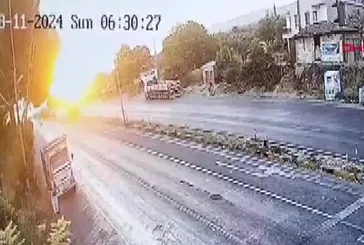 Manisa'da feci kaza! Hafif ticari araç, kamyona çarptı: 4 ölü, 3 ağır yaralı