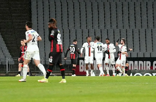 istanbulda-batshuayinin-gecesi-fatih-karagumruk-0-1-besiktas-mac-sonucu-1642532723607.jpeg İstanbul'da Batshuayi'nin gecesi! Fatih Karagümrük 0-1 Beşiktaş | MAÇ SONUCU-6