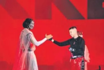 Rapçi Motive ve YKKE'in ortak çalışması "Karanlık" piyasayı salladı!