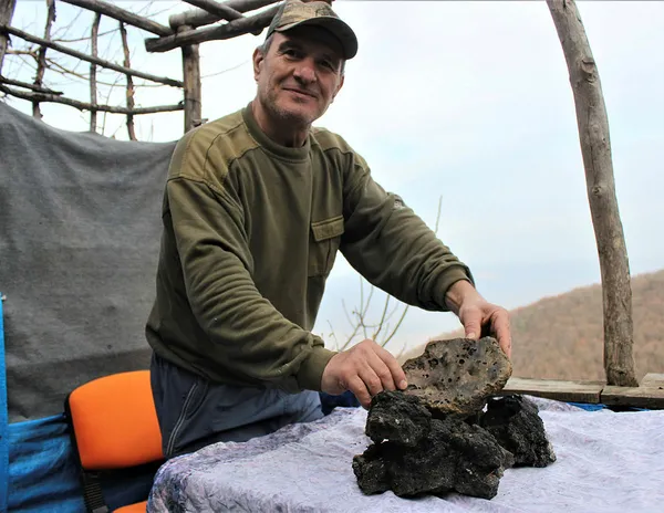 gokyuzunde-isik-gordu-olumden-dondu-basina-binlerce-dolar-degerinde-talih-kusu-kondu-1610791191225.jpg Gökyüzünde ışık gördü, ölümden döndü! Başına binlerce dolar değerinde talih kuşu kondu!-8