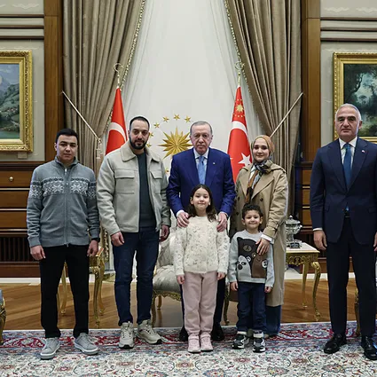 Başkan Erdoğan Gazze’de hayatını kaybeden Filistinli Rajab’ın aile fertlerini kabul etti
