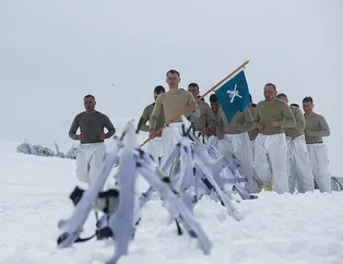 Teröristlerin korkulu rüyası komandolar kış şartlarına hazır! İşte böyle eğitiliyorlar!