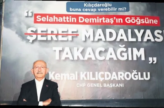 Evlat nöbeti tutan ailelerden CHP'li Kılıçdaroğlu’na afiş tepkisi: "Anneleri görmüyor ama PKK ile barışıyor!"