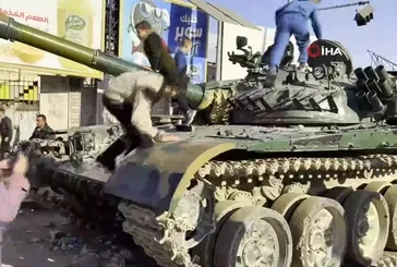 Esad'ın tankları çocuklara oyuncak oldu