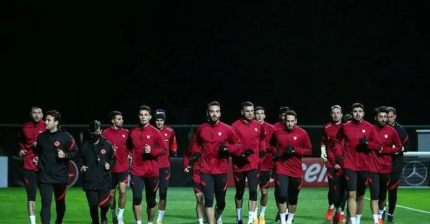 A Milli Futbol Takımı’nda sakatlıkları bulunan Orkun Kökçü ve Mert Çetin kamptan ayrıldı