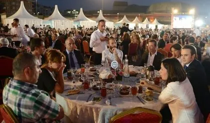 Erdoğan’ın katıldığı iftara sanatçı akını