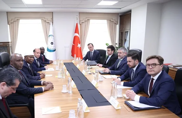 hazine-ve-maliye-bakani-nureddin-nebati-iit-genel-sekreteri-huseyin-ibrahim-taha-ile-gorustu-1677159676681.jpeg Hazine ve Maliye Bakanı Nureddin Nebati İİT Genel Sekreteri Hüseyin İbrahim Taha ile görüştü-1