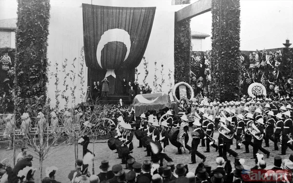 Arşivlerden çıkan fotoğraflarla 10 Kasım 1938 günü ve sonrasında yaşananlar! Büyük Önder Mustafa Kemal Atatürk'ün vefatı - 24