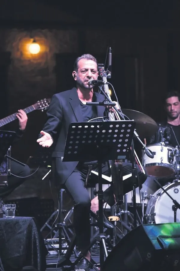 hande-yener-ve-serdar-ortac-performanslariyla-kurucesmeyi-salladi-1632174962053.jpeg Hande Yener ve Serdar Ortaç performanslarıyla Kuruçeşme'yi salladı!-10