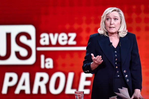 son-dakika-fransada-asiri-sagci-le-penden-islama-hakaret-1613129207031.jpg SON DAKİKA: Fransa'da aşırı sağcı Le Pen'den İslam'a hakaret-3