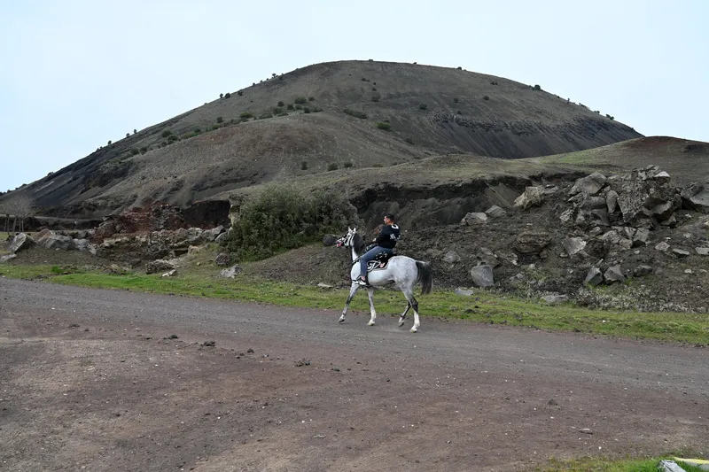 yanik-ulkede-yeni-kesif-12-bin-yillik-lav-tunelleri-gun-yuzune-cikiyor-1776447914118.jpg Yanık Ülke’de yeni keşif: 12 bin yıllık lav tünelleri gün yüzüne çıkıyor-2