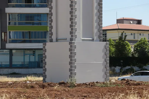 sosyal-medyada-gundem-olan-karpuz-maketi-diyarbakirda-yerine-yerlestirildi-1624356579767.jpg Sosyal medyada gündem olan karpuz maketi Diyarbakır'da yerine yerleştirildi-7