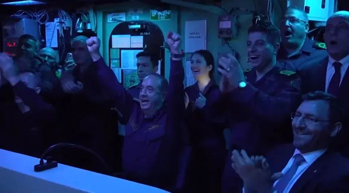 mavi-vatandaki-yeni-gucumuz-akya-msb-duyurdu-hedef-tam-isabetle-vuruldu-1703831962485.jpg Mavi Vatan'daki yeni gücümüz: Akya! MSB duyurdu: Hedef tam isabetle vuruldu-4