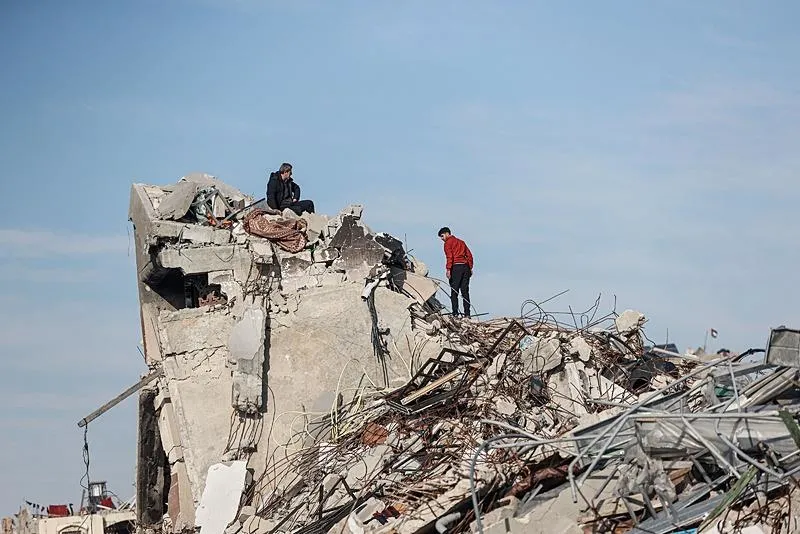 Gazze'de ateşkes anlaşmasının yürürlüğe girmesinin ardından günlük yaşam zor şartlar altında devam ediyor. (AA)