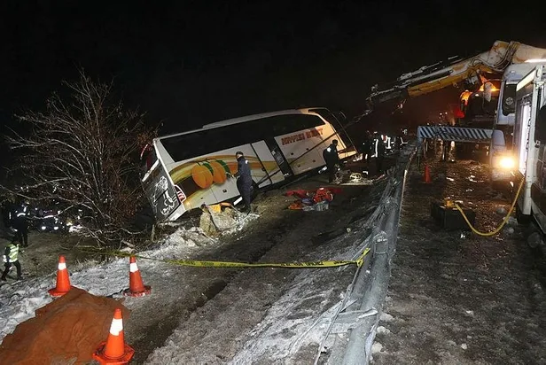 kayseride-kontrolden-cikan-yolcu-otobusu-sarampole-devrildi-olu-ve-yaralilar-var-1674959616581.jpeg Kayseri'de kontrolden çıkan yolcu otobüsü şarampole devrildi! Ölü ve yaralılar var-2