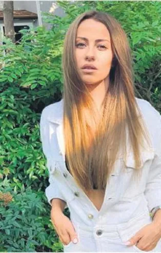 Derya Uluğ'dan yeni imaj! Saçlarını sarıya boyattı