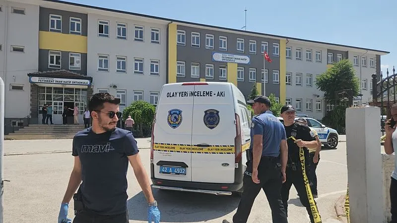 Okulda silahlı saldırıya uğrayan öğretmen öldü (DHA)