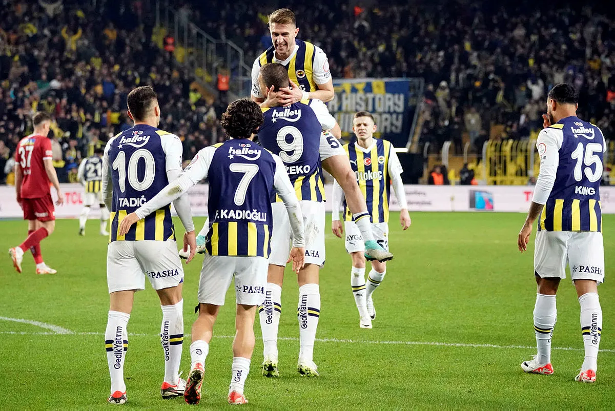 Beşiktaş - Fenerbahçe derbisinde 11'ler belirlendi! Stoperde sürpriz kararlar - 18