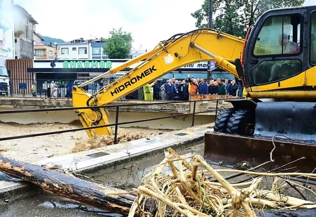 Karadeniz sele teslim oldu: Dereler taştı, yollar göle döndü, evleri su bastı! Ankara-İstanbul yönü trafiğe kapalı... | Zonguldak, Bartın, Bolu son durum-21