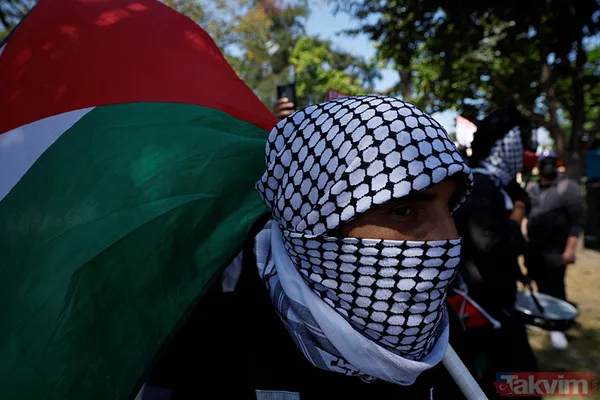 Kamala Harris'in adaylığını ilan edeceği Demokrat Parti Kongresi'nde yüzlerce Filistin destekçisi protesto düzenledi - 10