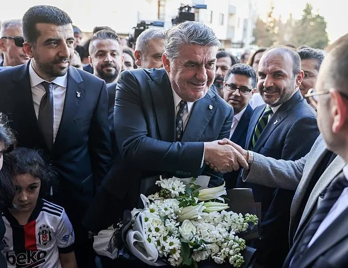 Adalı açılışa katıldı