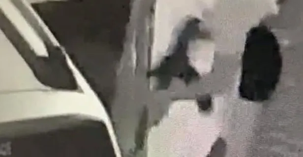 İzmir'de oyuncak kaleşnikofla gasp! O anlar kamerada