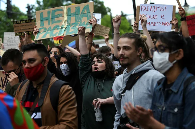 George Floyd'un öldürülmesinin ardından başlayan protestolar Bulgaristan'a da sıçradı!