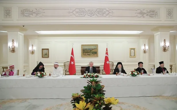 baskan-erdogan-azinlik-cemaatlerinin-temsilcileri-ile-iftarda-bir-araya-geldi-1620241740651.jpeg Başkan Erdoğan azınlık cemaatlerinin temsilcileri ile iftarda bir araya geldi-3