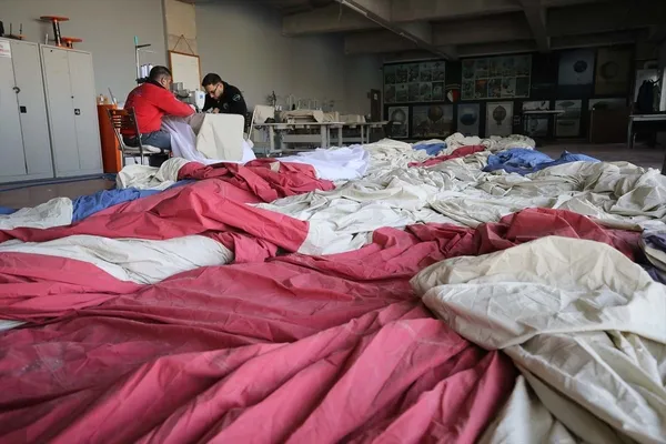 tanesi-100-bin-euro-kapadokyada-sicak-hava-balonu-yapan-firmalar-yuzde-100-yerli-kumas-icin-kollari-sivadi-1634896819025.jpg Tanesi 100 bin euro! Kapadokya'da sıcak hava balonu yapan firmalar yüzde 100 yerli kumaş için kolları sıvadı-10