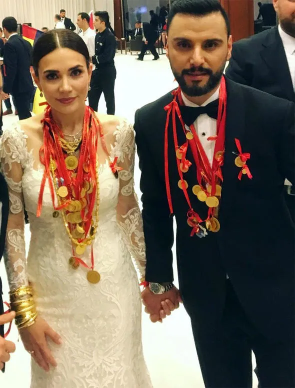 Alişan ve Buse Varol evlendi! Düğüne takılar damga vurdu!-8