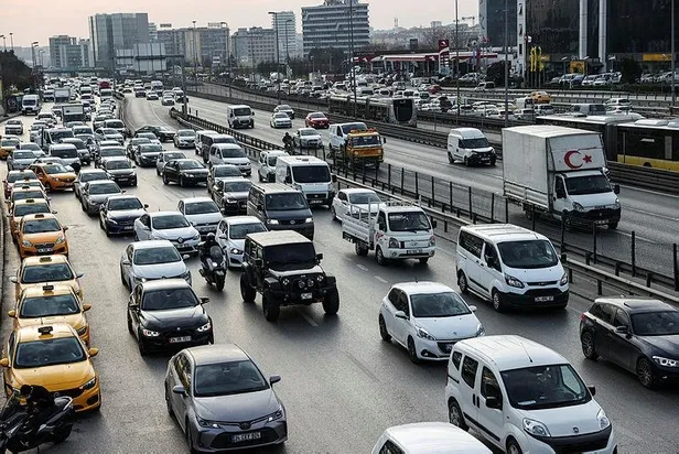 son-dakika-kisitlama-oncesi-istanbulda-trafik-kilitlendi-iste-istanbul-yol-durumu-1610117248887.jpeg