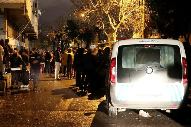 İzmir'de bir kadın başından vurularak öldürüldü