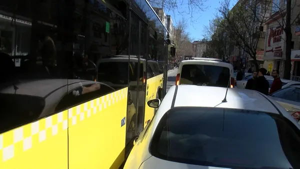 istanbul-kartalda-bir-kisi-araciyla-iett-otobusunun-arasina-sikisti-1649587890697.jpg
