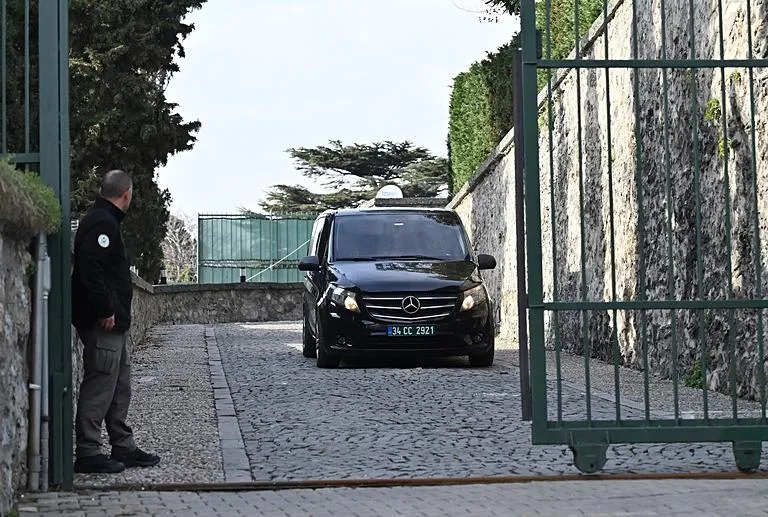 Beyaz Saray ve Büyükelçilikten peş peşe mesaj