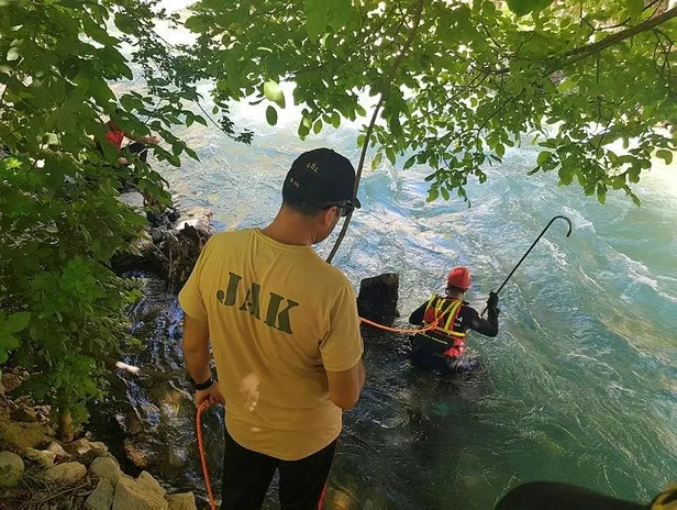 Siirt'in Pervari ilçesinde piknik yaptıkları sırada Müküs Çayı'na düşen hemşire hala bulunamadı-3
