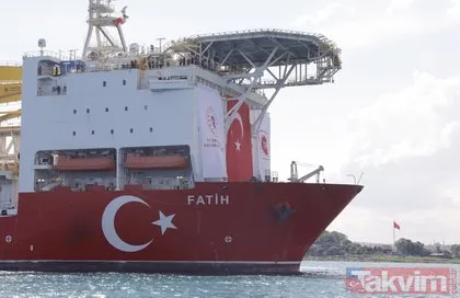 Başkan Erdoğan, Boğaz’dan geçen Fatih sondaj gemisini selamladı